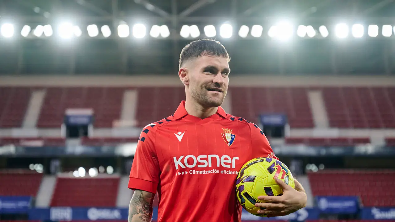 Presentaci&oacute;n de Javi Gal&aacute;n, nuevo jugador de Osasuna para lo que queda de temporada 2025/2026. PABLO LASAOSA