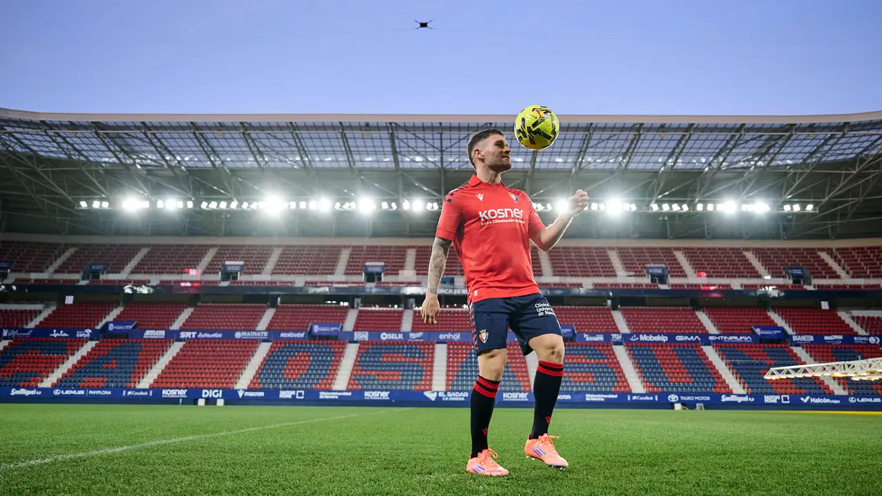 Presentaci&oacute;n de Javi Gal&aacute;n, nuevo jugador de Osasuna para lo que queda de temporada 2025/2026. PABLO LASAOSA