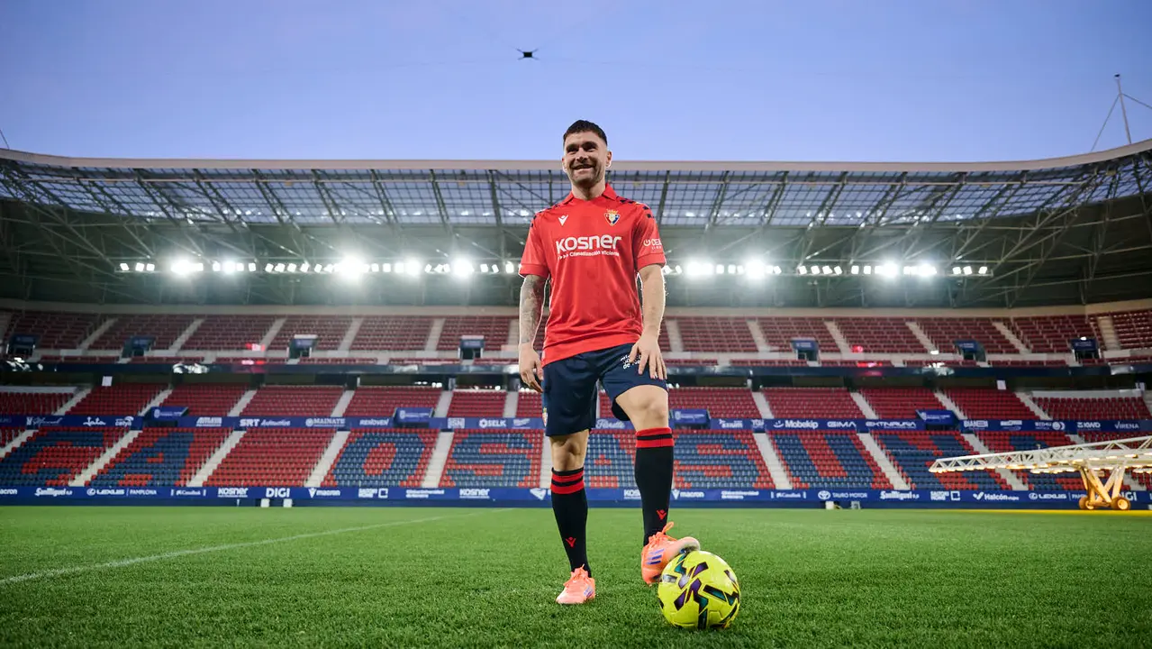 Presentaci&oacute;n de Javi Gal&aacute;n, nuevo jugador de Osasuna para lo que queda de temporada 2025/2026. PABLO LASAOSA