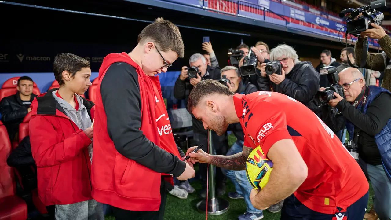 Presentaci&oacute;n de Javi Gal&aacute;n, nuevo jugador de Osasuna para lo que queda de temporada 2025/2026. PABLO LASAOSA