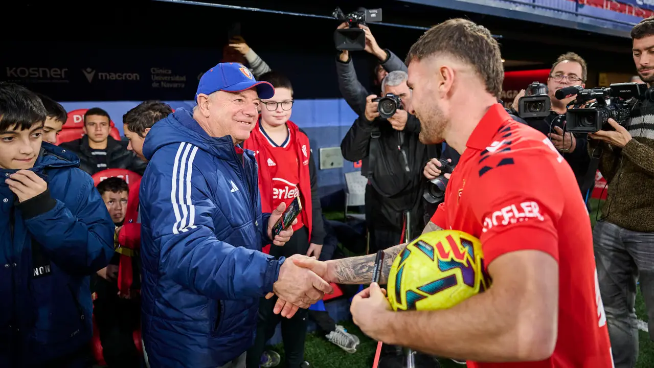 Presentaci&oacute;n de Javi Gal&aacute;n, nuevo jugador de Osasuna para lo que queda de temporada 2025/2026. PABLO LASAOSA