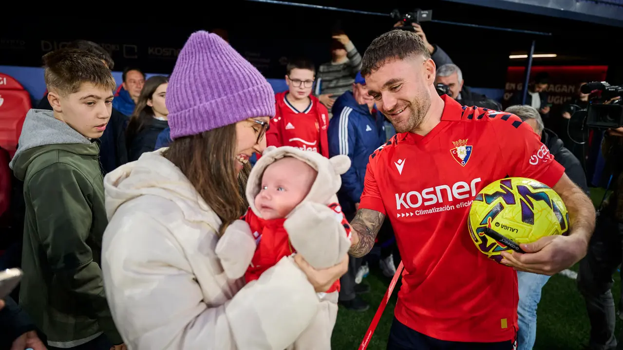 Presentaci&oacute;n de Javi Gal&aacute;n, nuevo jugador de Osasuna para lo que queda de temporada 2025/2026. PABLO LASAOSA