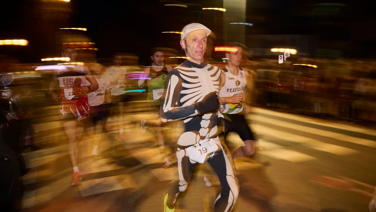 La XXXXII San Silvestre 2025 de Pamplona con un recorrido de 4,5 kil&oacute;metros por el centro de la capital navarra. PABLO LASAOSA