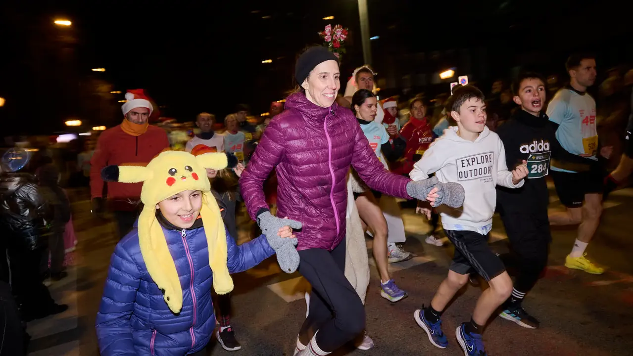 La XXXXII San Silvestre 2025 de Pamplona con un recorrido de 4,5 kil&oacute;metros por el centro de la capital navarra. PABLO LASAOSA