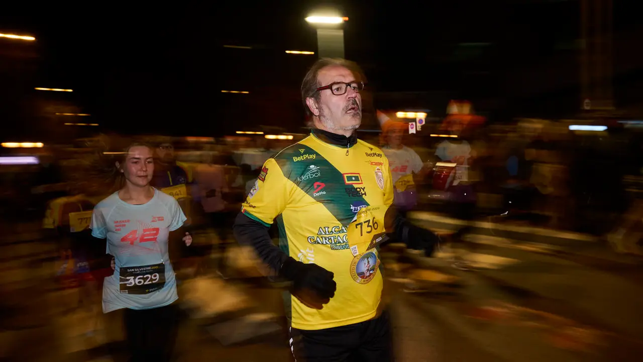 La XXXXII San Silvestre 2025 de Pamplona con un recorrido de 4,5 kil&oacute;metros por el centro de la capital navarra. PABLO LASAOSA
