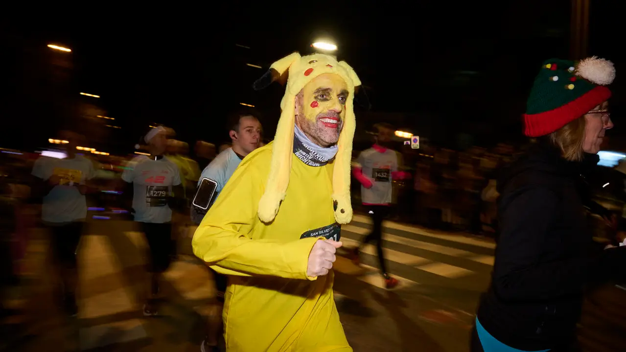 La XXXXII San Silvestre 2025 de Pamplona con un recorrido de 4,5 kil&oacute;metros por el centro de la capital navarra. PABLO LASAOSA