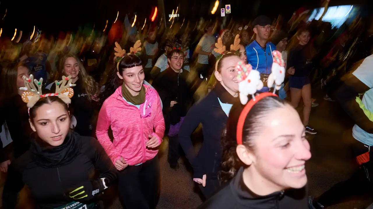 La XXXXII San Silvestre 2025 de Pamplona con un recorrido de 4,5 kil&oacute;metros por el centro de la capital navarra. PABLO LASAOSA