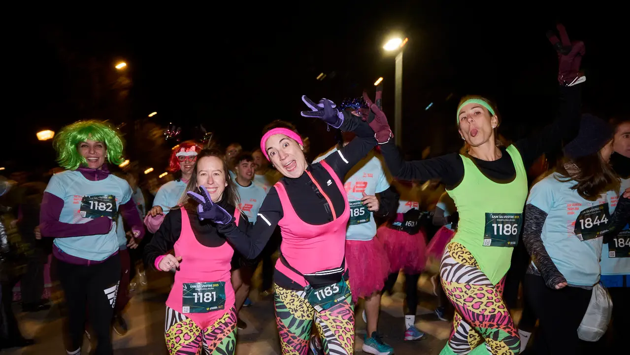La XXXXII San Silvestre 2025 de Pamplona con un recorrido de 4,5 kil&oacute;metros por el centro de la capital navarra. PABLO LASAOSA