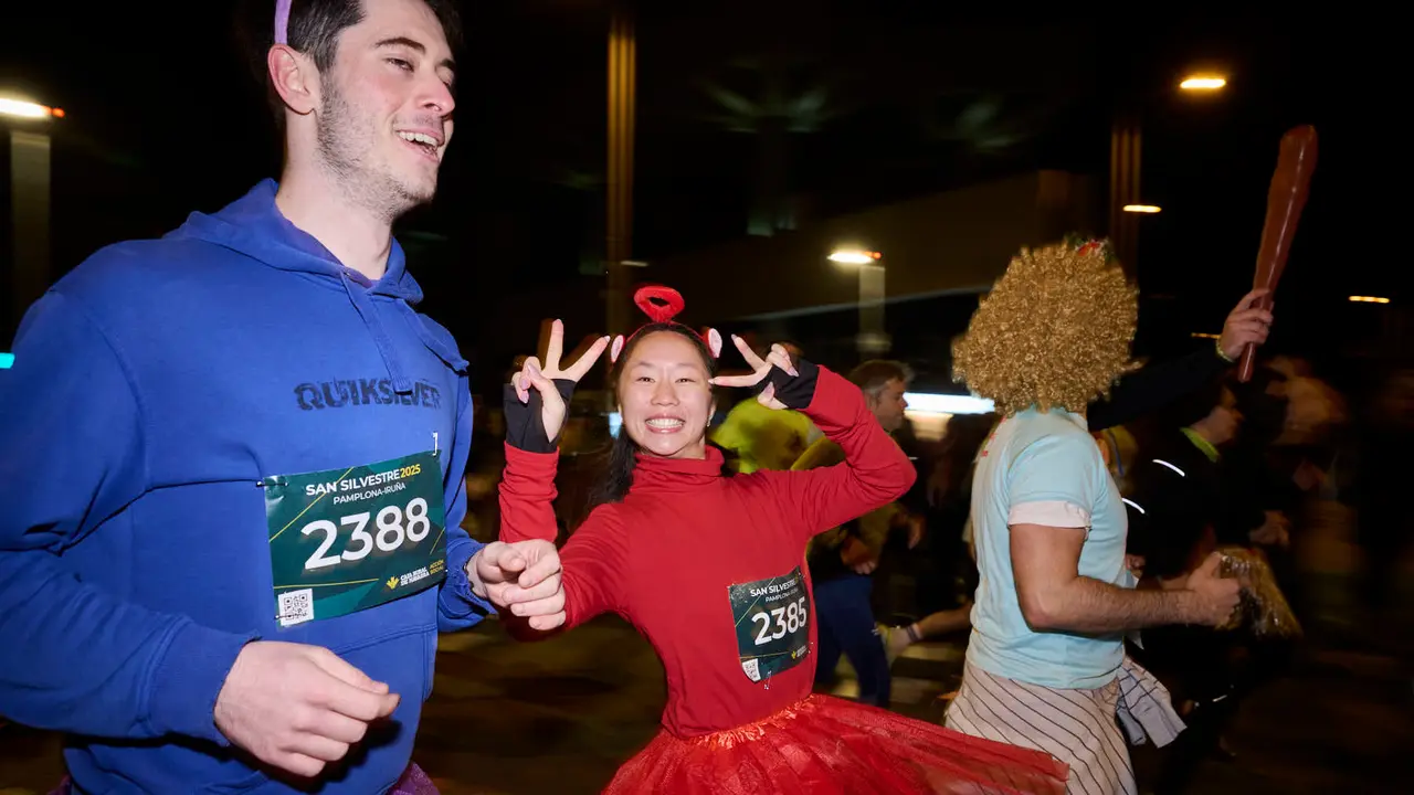 La XXXXII San Silvestre 2025 de Pamplona con un recorrido de 4,5 kil&oacute;metros por el centro de la capital navarra. PABLO LASAOSA