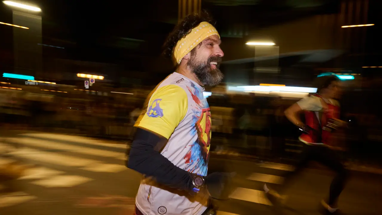 La XXXXII San Silvestre 2025 de Pamplona con un recorrido de 4,5 kil&oacute;metros por el centro de la capital navarra. PABLO LASAOSA