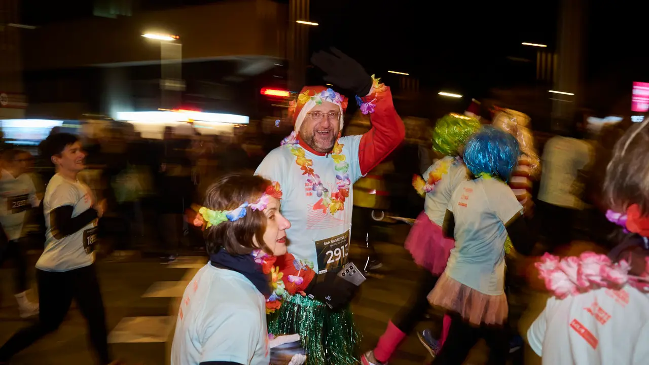 La XXXXII San Silvestre 2025 de Pamplona con un recorrido de 4,5 kil&oacute;metros por el centro de la capital navarra. PABLO LASAOSA