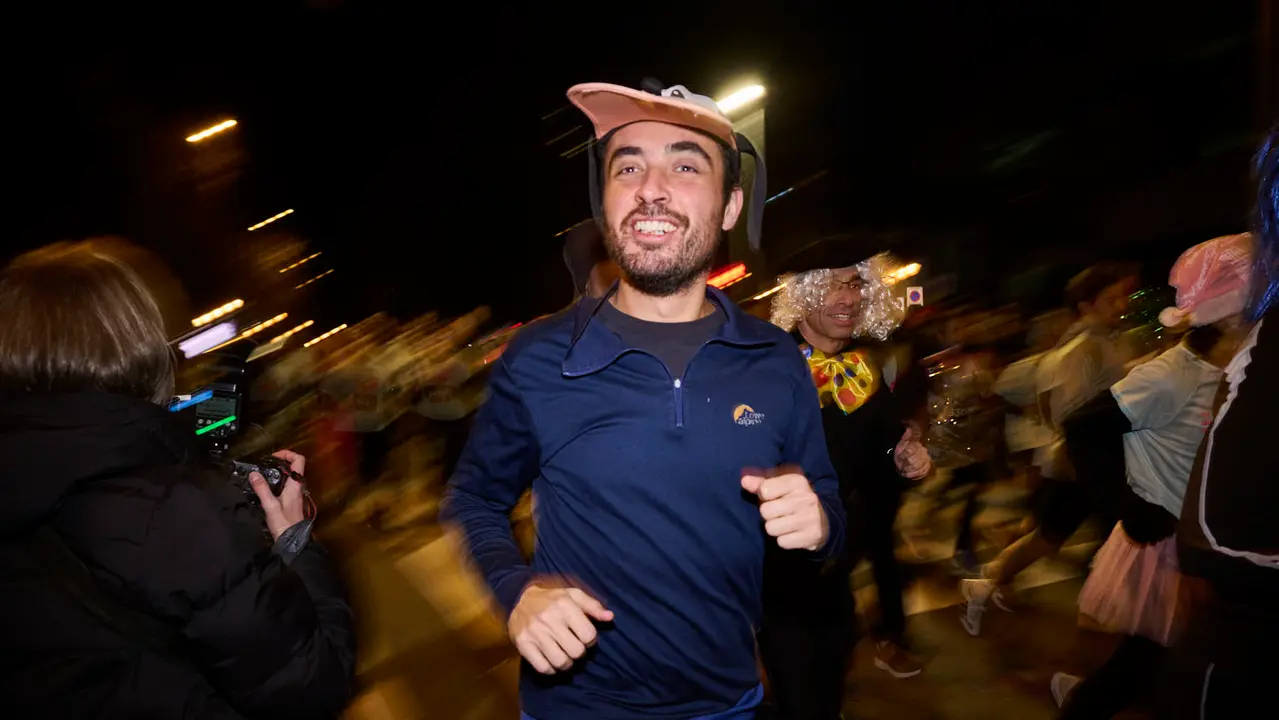 La XXXXII San Silvestre 2025 de Pamplona con un recorrido de 4,5 kil&oacute;metros por el centro de la capital navarra. PABLO LASAOSA