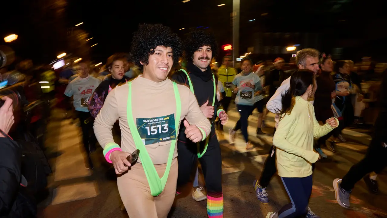 La XXXXII San Silvestre 2025 de Pamplona con un recorrido de 4,5 kil&oacute;metros por el centro de la capital navarra. PABLO LASAOSA