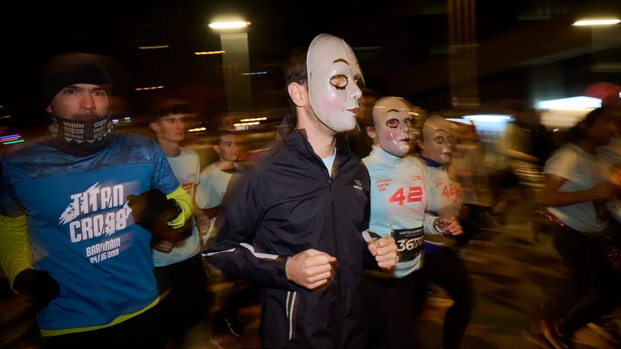 La XXXXII San Silvestre 2025 de Pamplona con un recorrido de 4,5 kil&oacute;metros por el centro de la capital navarra. PABLO LASAOSA