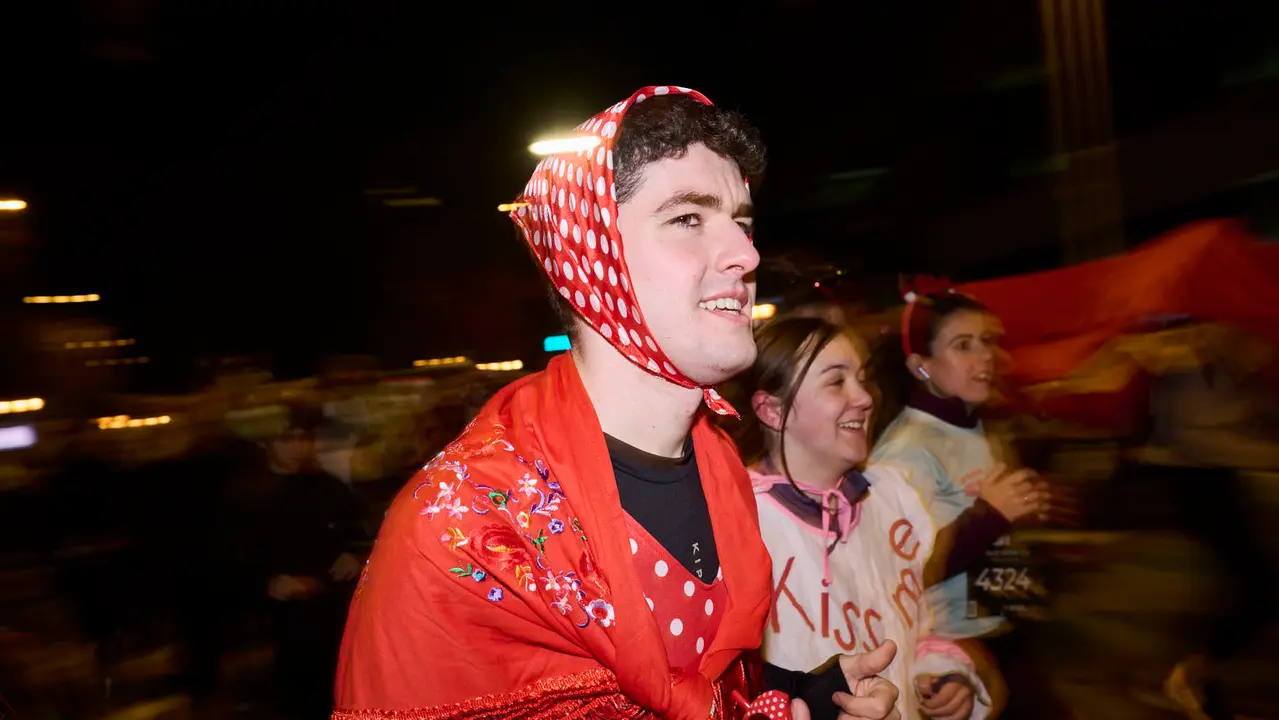 La XXXXII San Silvestre 2025 de Pamplona con un recorrido de 4,5 kil&oacute;metros por el centro de la capital navarra. PABLO LASAOSA