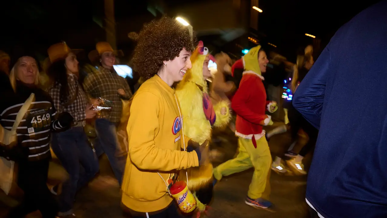La XXXXII San Silvestre 2025 de Pamplona con un recorrido de 4,5 kil&oacute;metros por el centro de la capital navarra. PABLO LASAOSA