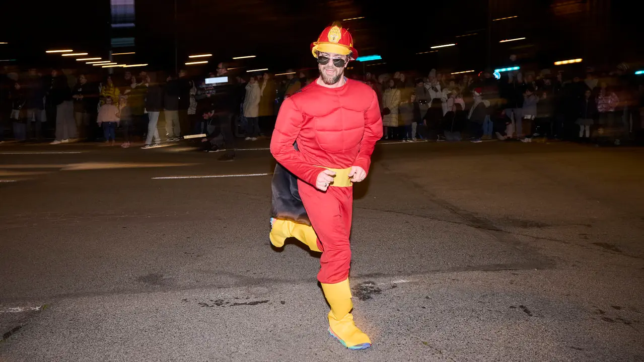 La XXXXII San Silvestre 2025 de Pamplona con un recorrido de 4,5 kil&oacute;metros por el centro de la capital navarra. PABLO LASAOSA