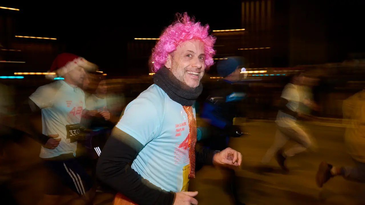 La XXXXII San Silvestre 2025 de Pamplona con un recorrido de 4,5 kil&oacute;metros por el centro de la capital navarra. PABLO LASAOSA