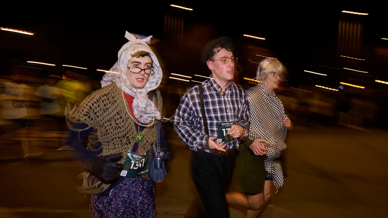 La XXXXII San Silvestre 2025 de Pamplona con un recorrido de 4,5 kil&oacute;metros por el centro de la capital navarra. PABLO LASAOSA