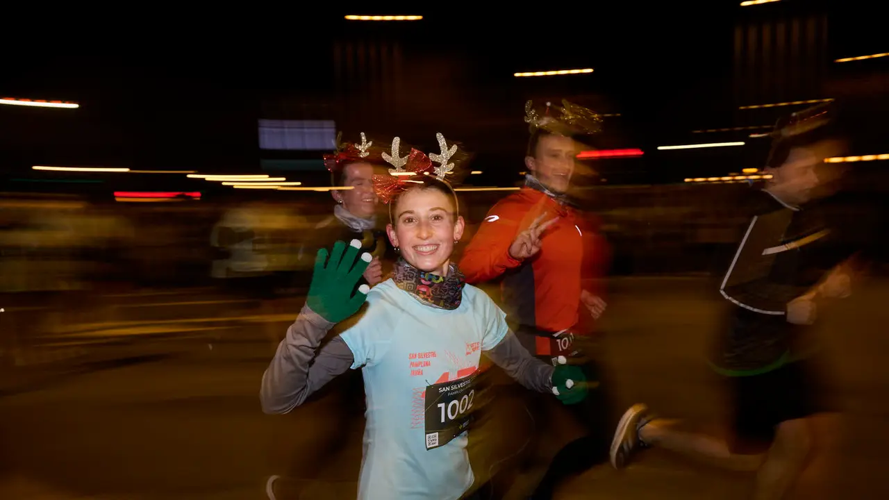 La XXXXII San Silvestre 2025 de Pamplona con un recorrido de 4,5 kil&oacute;metros por el centro de la capital navarra. PABLO LASAOSA