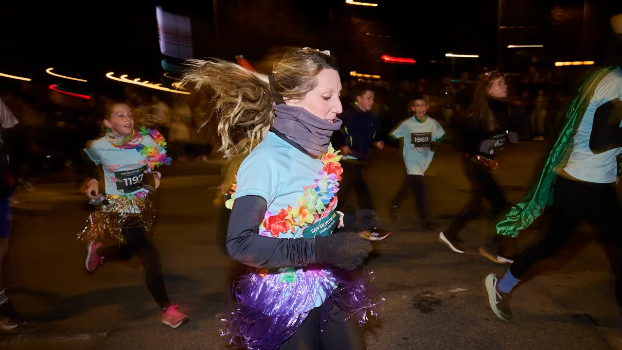 La XXXXII San Silvestre 2025 de Pamplona con un recorrido de 4,5 kil&oacute;metros por el centro de la capital navarra. PABLO LASAOSA