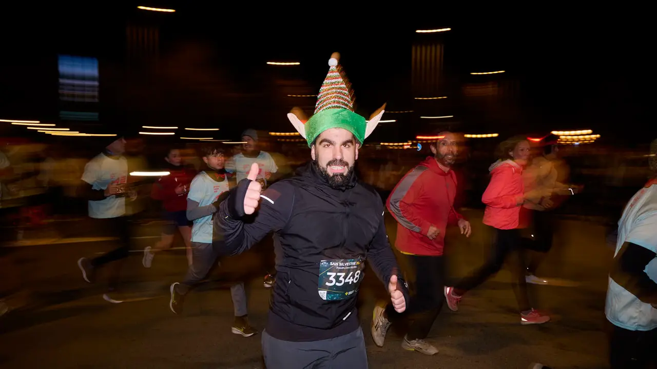La XXXXII San Silvestre 2025 de Pamplona con un recorrido de 4,5 kil&oacute;metros por el centro de la capital navarra. PABLO LASAOSA