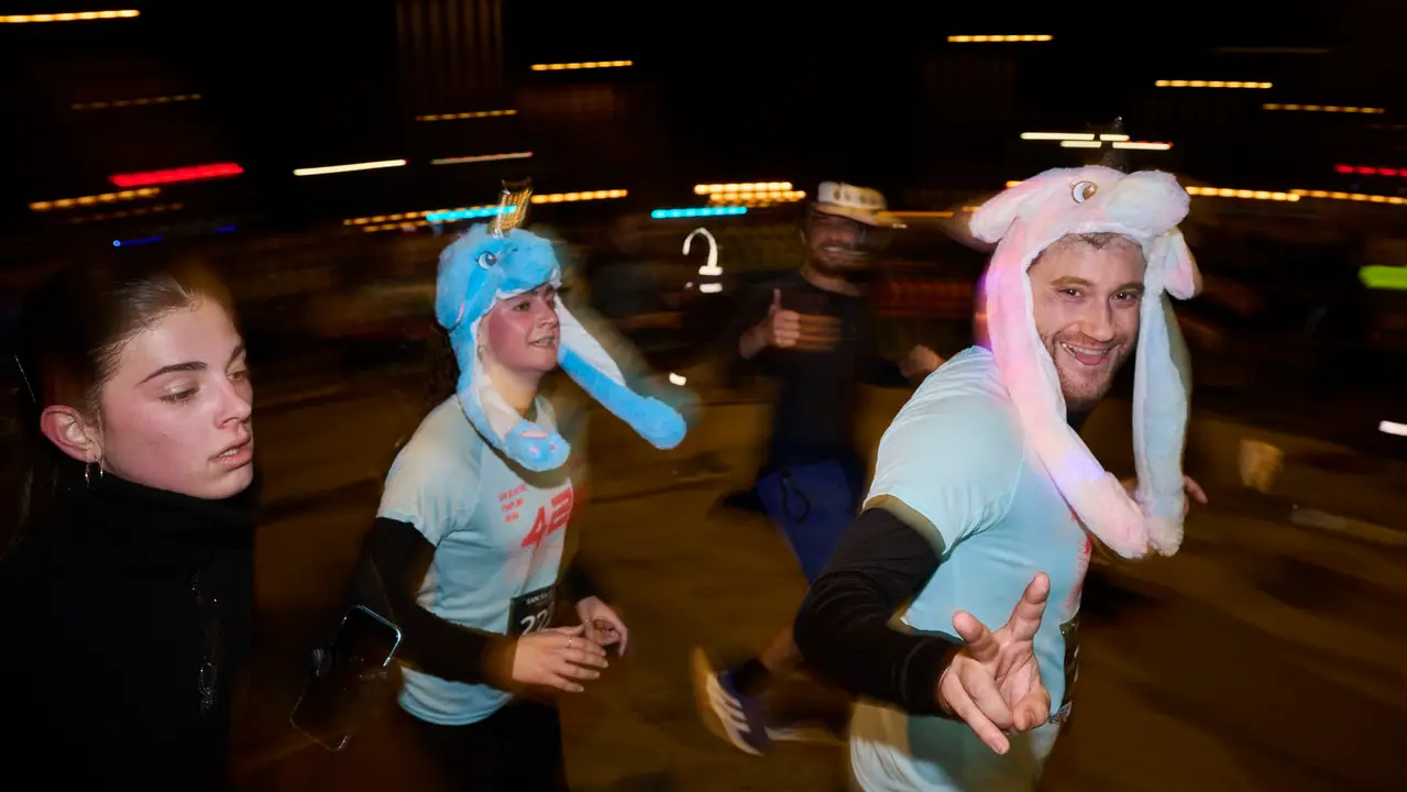 La XXXXII San Silvestre 2025 de Pamplona con un recorrido de 4,5 kil&oacute;metros por el centro de la capital navarra. PABLO LASAOSA