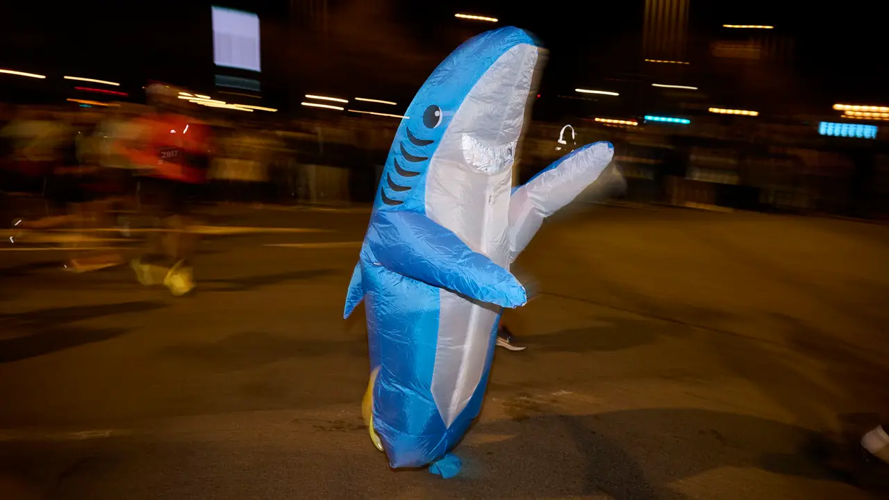 La XXXXII San Silvestre 2025 de Pamplona con un recorrido de 4,5 kil&oacute;metros por el centro de la capital navarra. PABLO LASAOSA