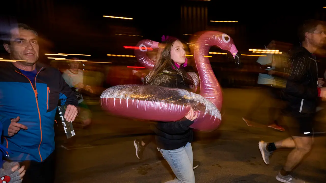 La XXXXII San Silvestre 2025 de Pamplona con un recorrido de 4,5 kil&oacute;metros por el centro de la capital navarra. PABLO LASAOSA