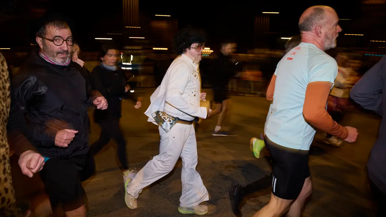 La XXXXII San Silvestre 2025 de Pamplona con un recorrido de 4,5 kil&oacute;metros por el centro de la capital navarra. PABLO LASAOSA