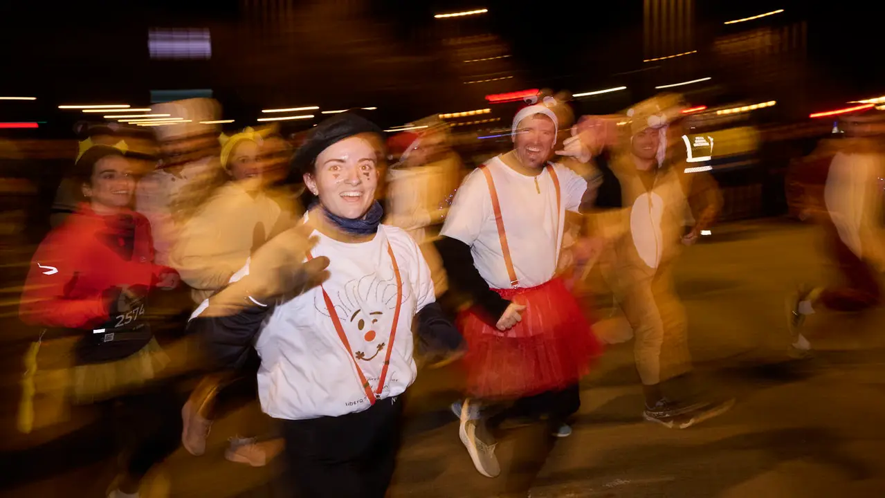 La XXXXII San Silvestre 2025 de Pamplona con un recorrido de 4,5 kil&oacute;metros por el centro de la capital navarra. PABLO LASAOSA
