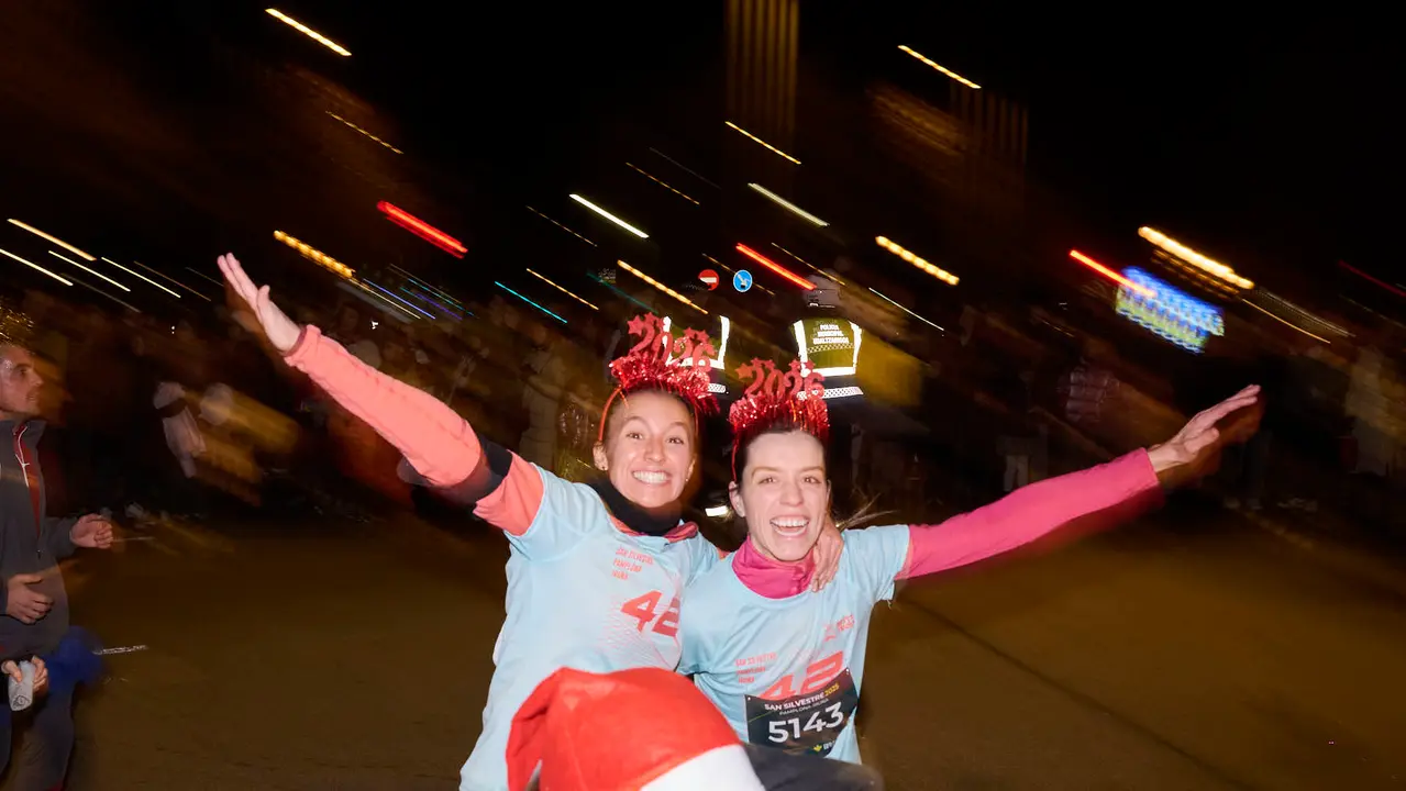 La XXXXII San Silvestre 2025 de Pamplona con un recorrido de 4,5 kil&oacute;metros por el centro de la capital navarra. PABLO LASAOSA