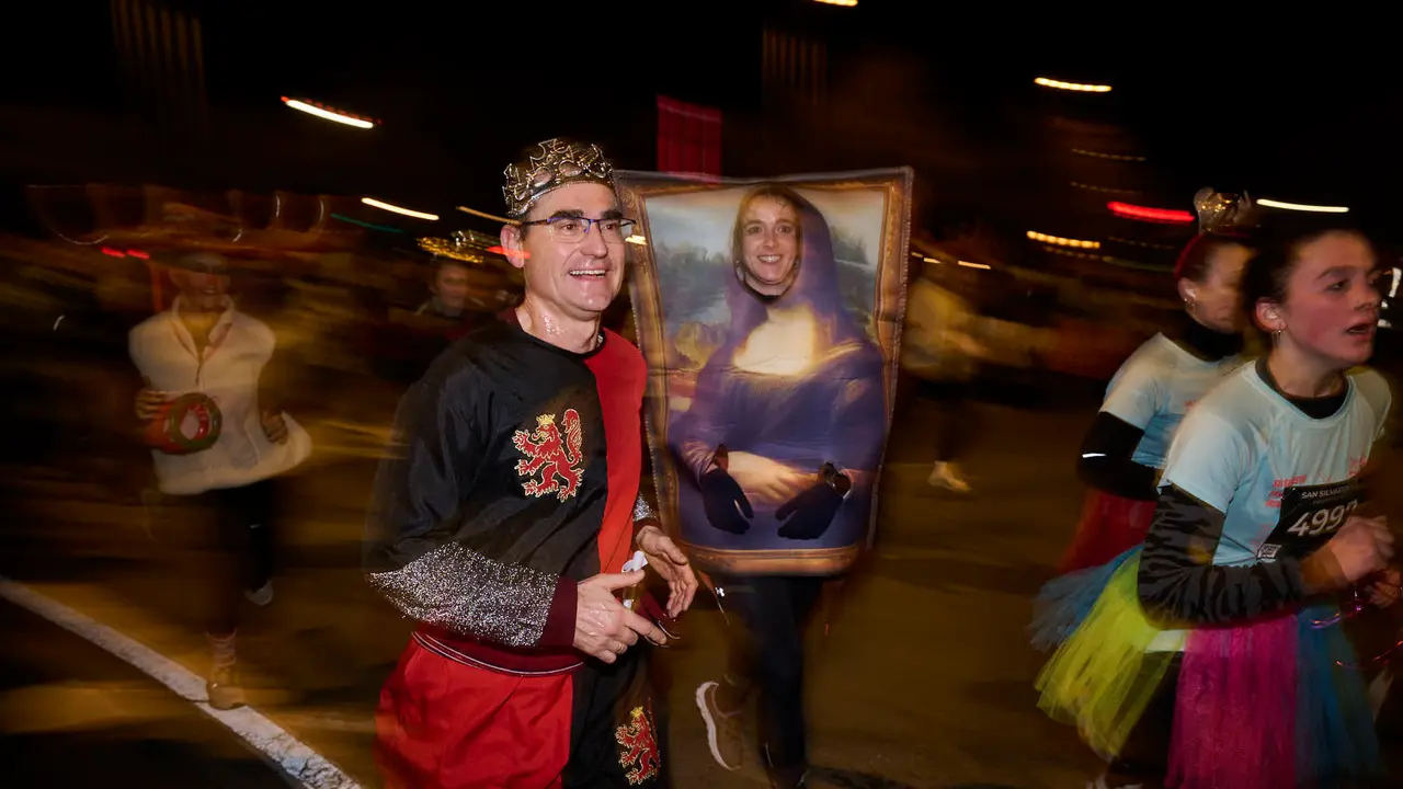 La XXXXII San Silvestre 2025 de Pamplona con un recorrido de 4,5 kil&oacute;metros por el centro de la capital navarra. PABLO LASAOSA