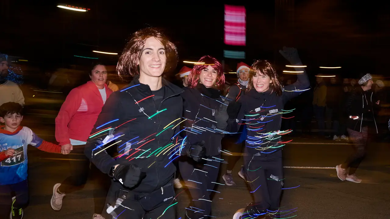 La XXXXII San Silvestre 2025 de Pamplona con un recorrido de 4,5 kil&oacute;metros por el centro de la capital navarra. PABLO LASAOSA
