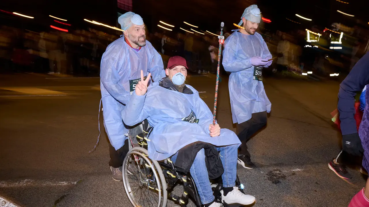 La XXXXII San Silvestre 2025 de Pamplona con un recorrido de 4,5 kil&oacute;metros por el centro de la capital navarra. PABLO LASAOSA
