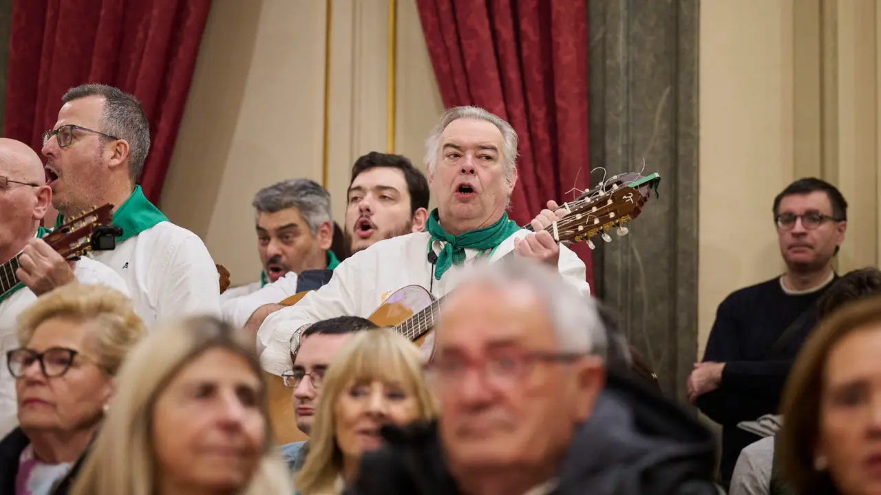 Primer pelda&ntilde;o de la tradicional escalerica de San Ferm&iacute;n 2026. PABLO LASAOSA