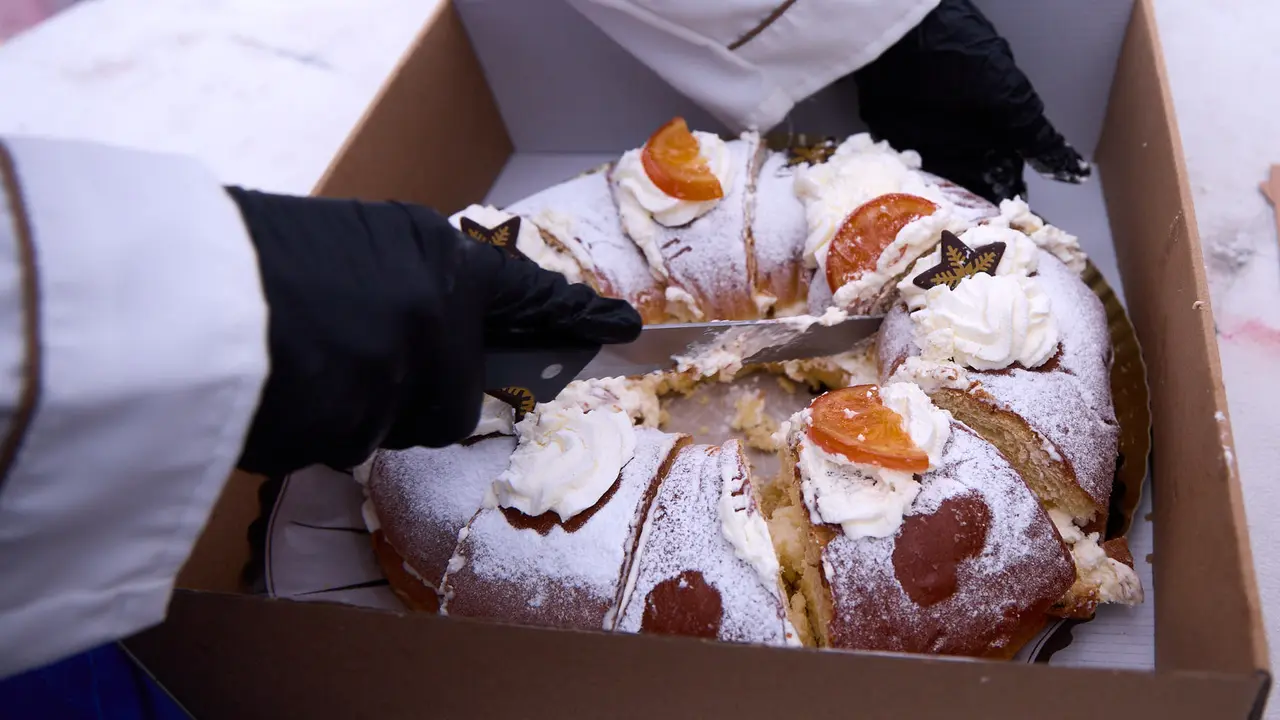 Degustaci&oacute;n de Rosc&oacute;n de Reyes, organizado por la Asociaci&oacute;n Cabalgata Reyes Magos de Pamplona. I&Ntilde;IGO ALZUGARAY