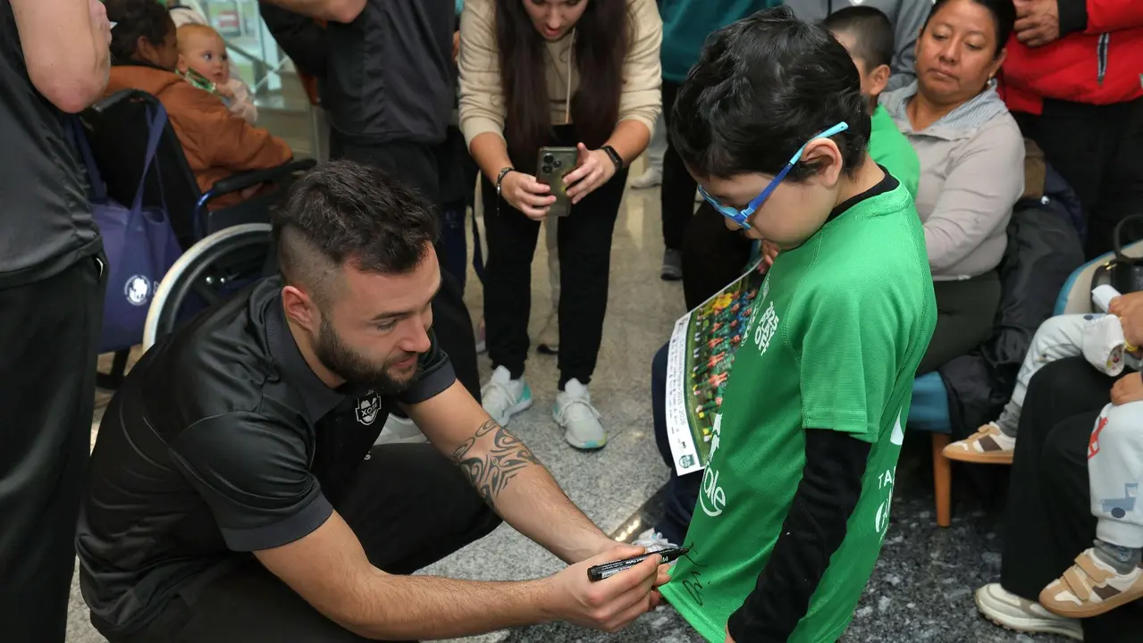 Jugadores de Osasuna visitan a ni&ntilde;os ingresados en la Cl&iacute;nica Universidad de Navarra. CL&Iacute;NICA UNIVERSIDAD DE NAVARRA