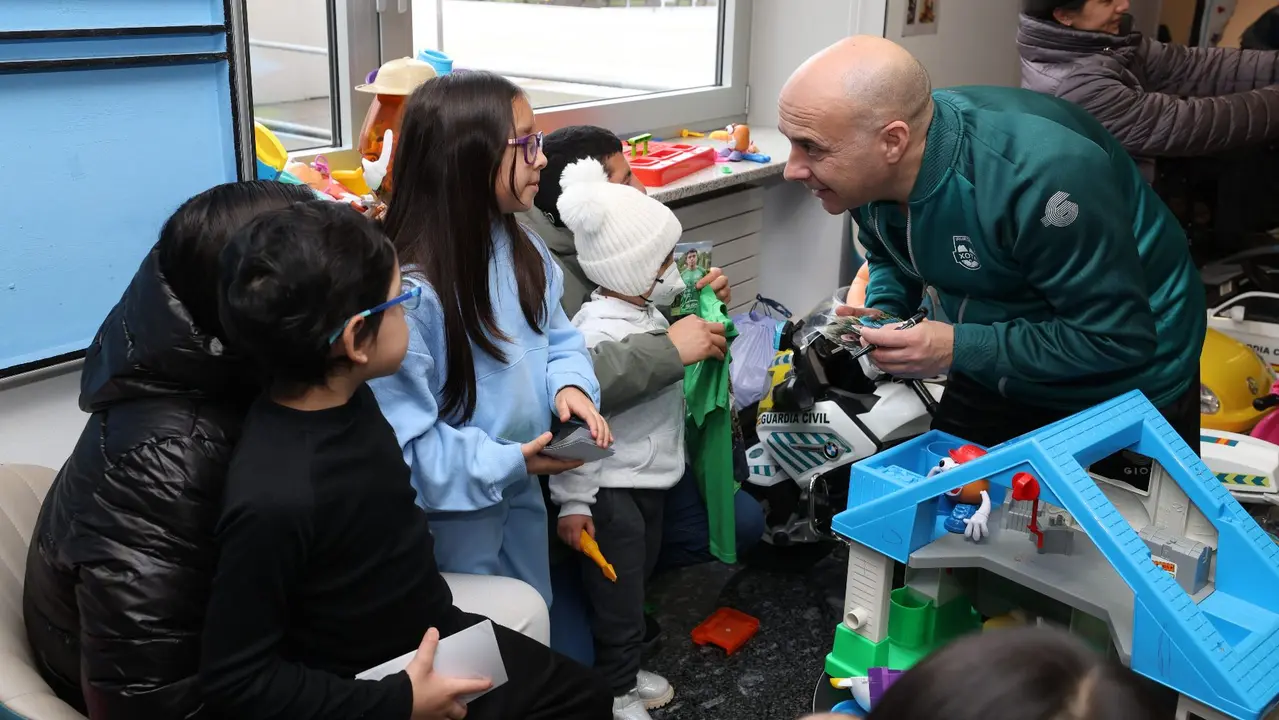 Jugadores de Osasuna visitan a ni&ntilde;os ingresados en la Cl&iacute;nica Universidad de Navarra. CL&Iacute;NICA UNIVERSIDAD DE NAVARRA