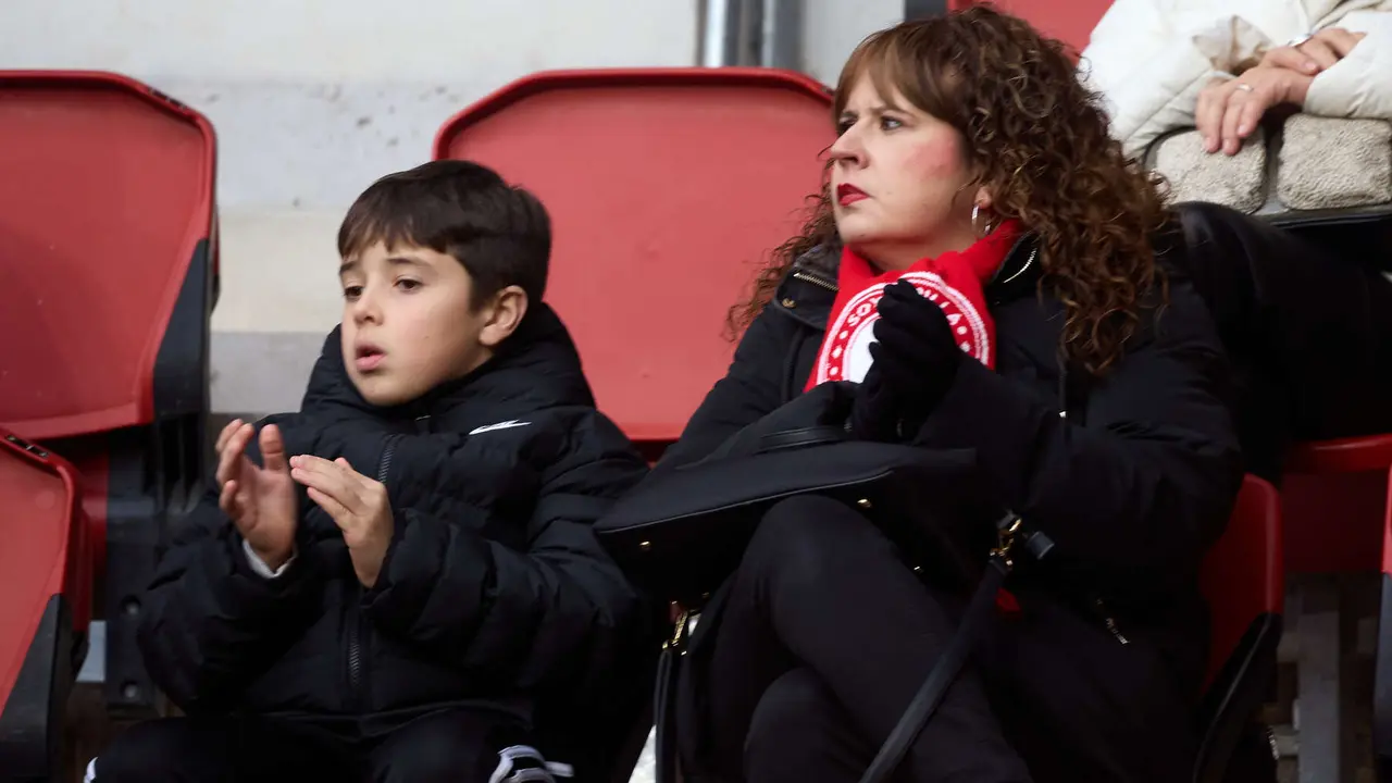 La grada del estadio de El Sadar durante el partido de La Liga EA Sports entre CA Osasuna y Athletic Club disputado en Pamplona. I&Ntilde;IGO ALZUGARAY