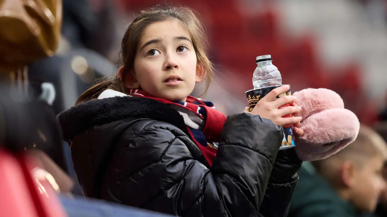 La grada del estadio de El Sadar durante el partido de La Liga EA Sports entre CA Osasuna y Athletic Club disputado en Pamplona. I&Ntilde;IGO ALZUGARAY
