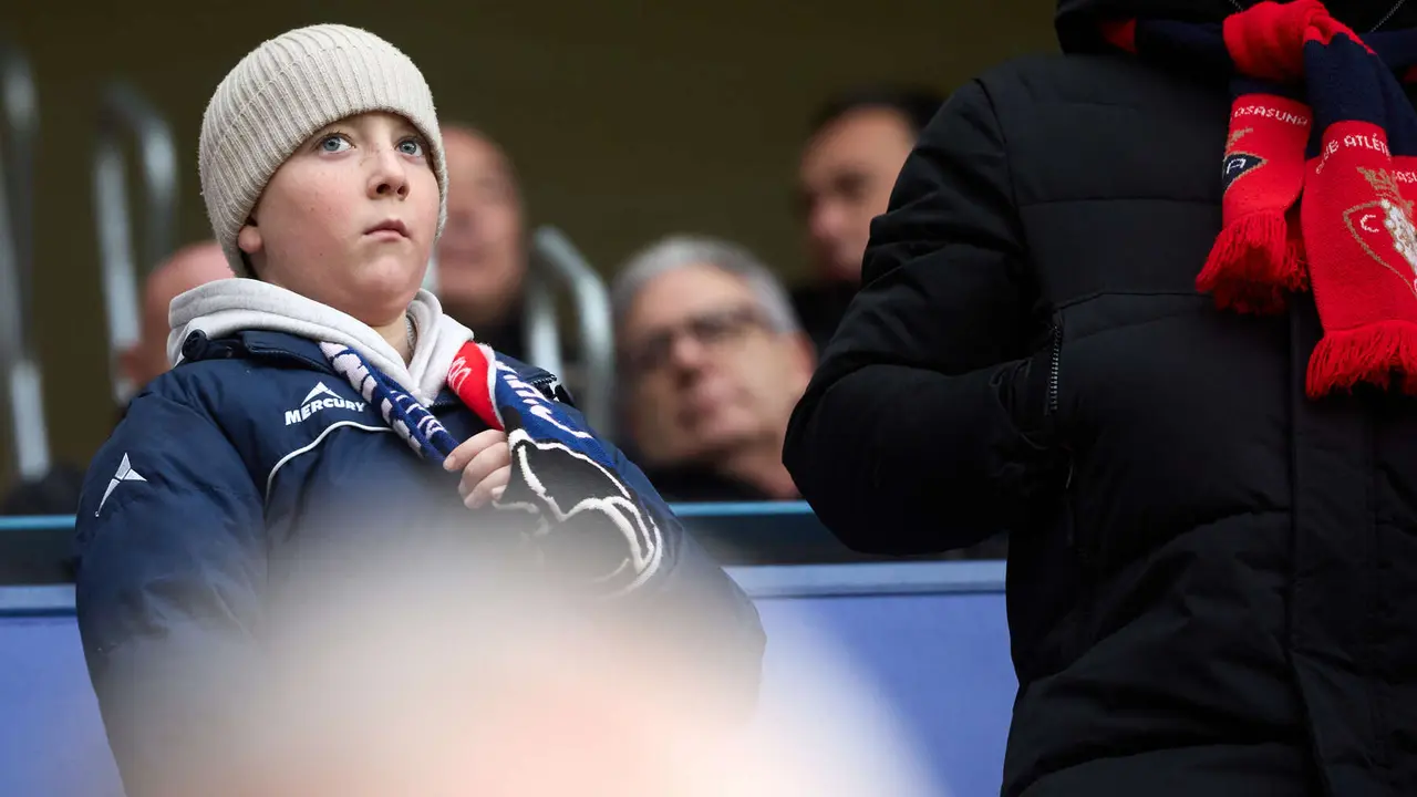 La grada del estadio de El Sadar durante el partido de La Liga EA Sports entre CA Osasuna y Athletic Club disputado en Pamplona. I&Ntilde;IGO ALZUGARAY