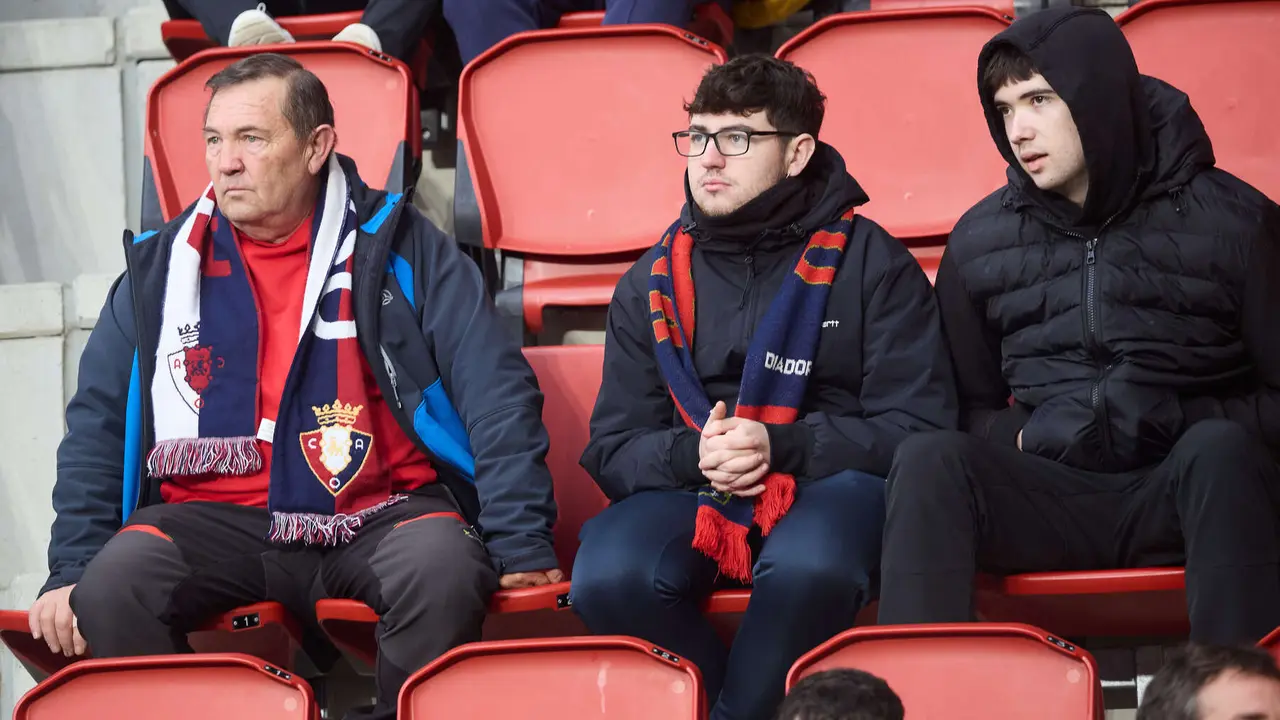 La grada del estadio de El Sadar durante el partido de La Liga EA Sports entre CA Osasuna y Athletic Club disputado en Pamplona. I&Ntilde;IGO ALZUGARAY
