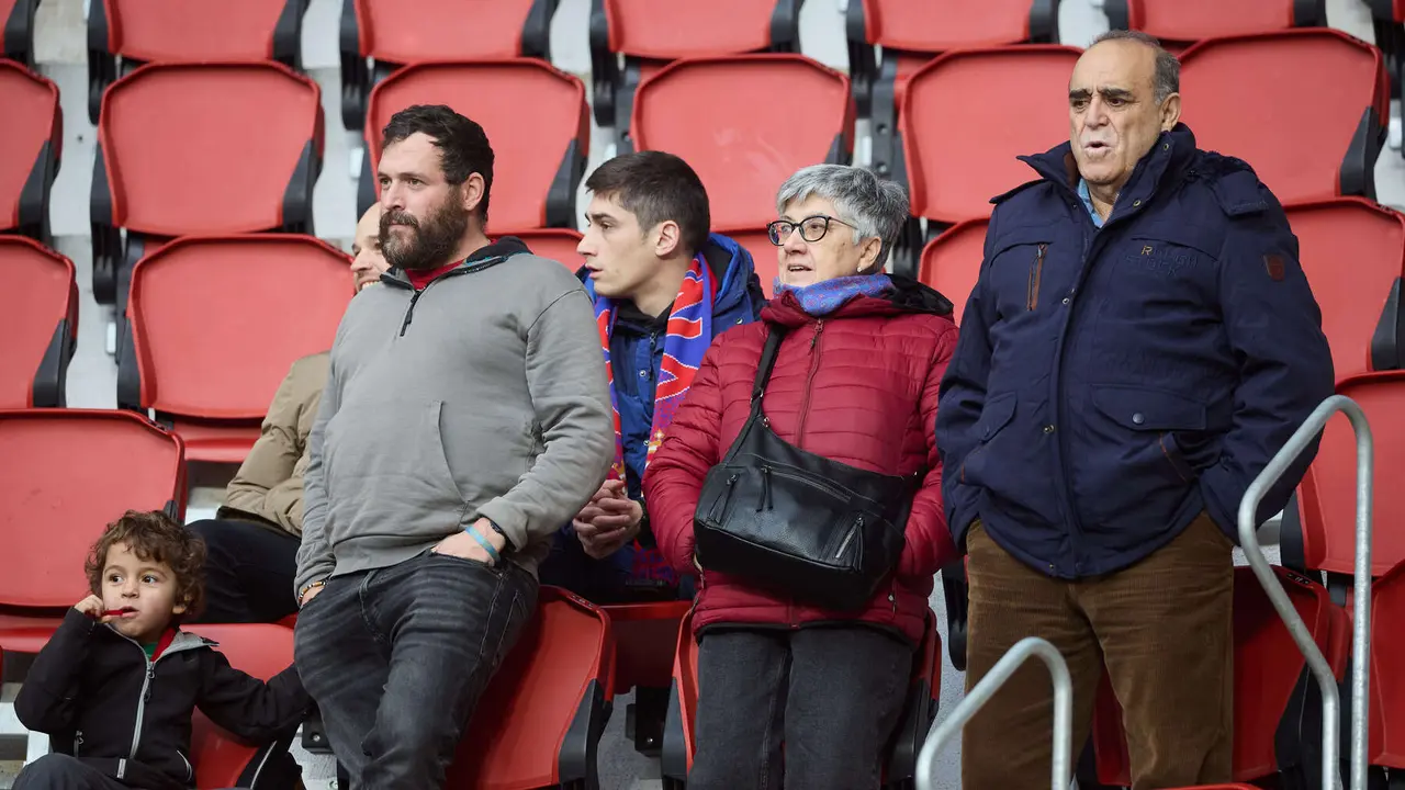 La grada del estadio de El Sadar durante el partido de La Liga EA Sports entre CA Osasuna y Athletic Club disputado en Pamplona. I&Ntilde;IGO ALZUGARAY
