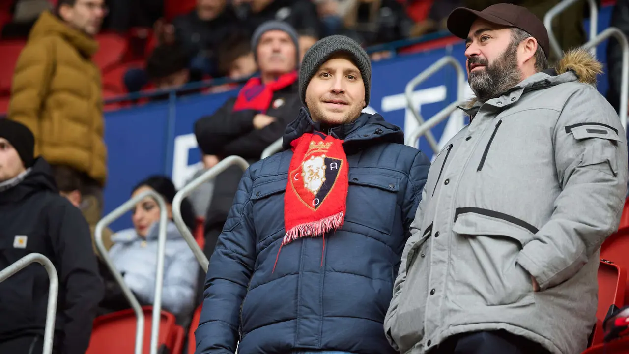 La grada del estadio de El Sadar durante el partido de La Liga EA Sports entre CA Osasuna y Athletic Club disputado en Pamplona. I&Ntilde;IGO ALZUGARAY