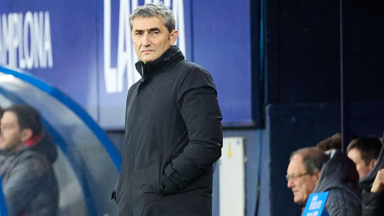 Ernesto Valverde (entrenador Athletic Club) durante el partido de La Liga EA Sports entre CA Osasuna y Athletic Club disputado en el estadio de El Sadar en Pamplona. I&Ntilde;IGO ALZUGARAY