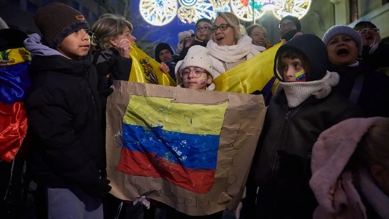 Varias personas de la comunidad venezolana en Navarra se concentran en Pamplona tras los &uacute;ltimos acontecimientos en su pa&iacute;s. I&Ntilde;IGO ALZUGARAY