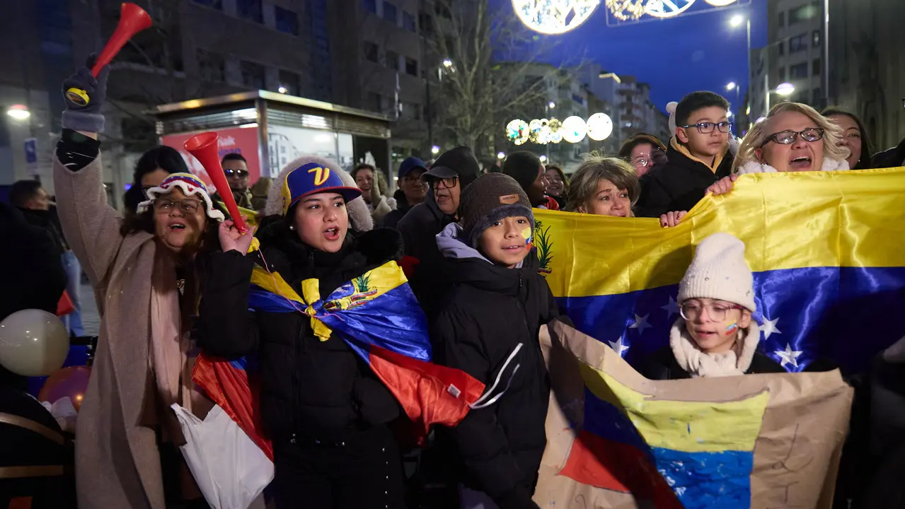 Varias personas de la comunidad venezolana en Navarra se concentran en Pamplona tras los &uacute;ltimos acontecimientos en su pa&iacute;s. I&Ntilde;IGO ALZUGARAY