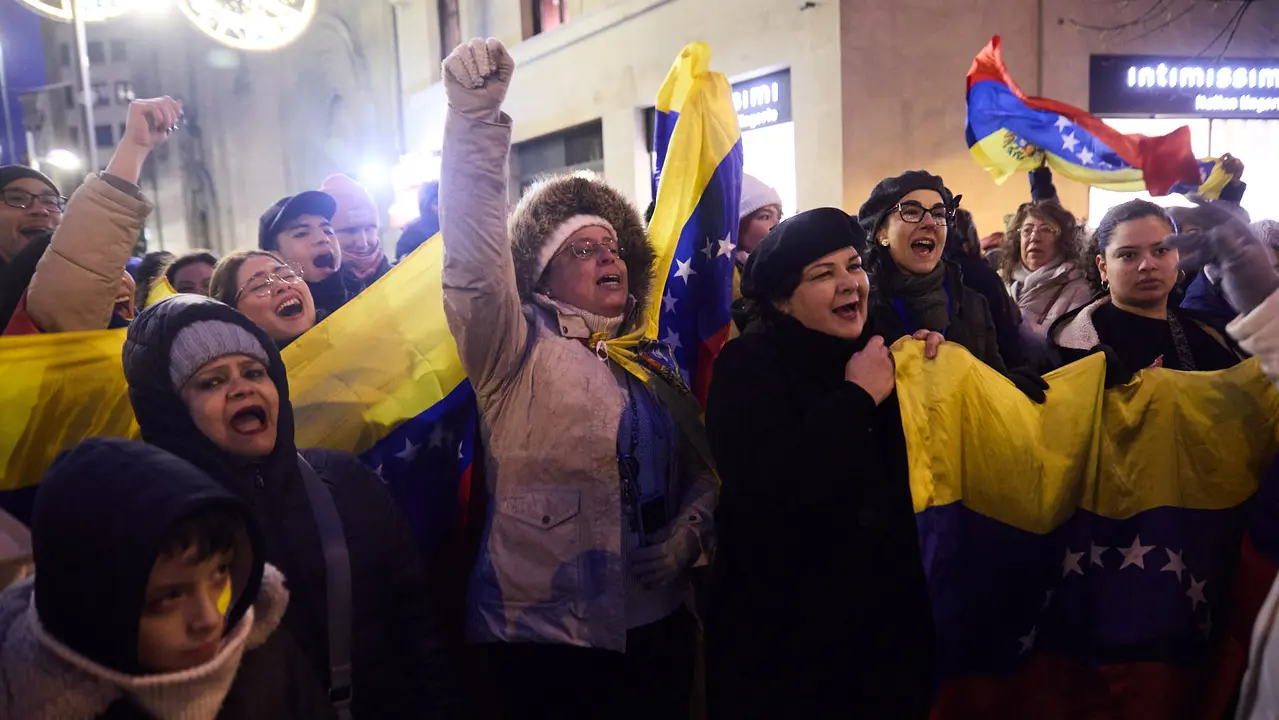 Varias personas de la comunidad venezolana en Navarra se concentran en Pamplona tras los &uacute;ltimos acontecimientos en su pa&iacute;s. I&Ntilde;IGO ALZUGARAY