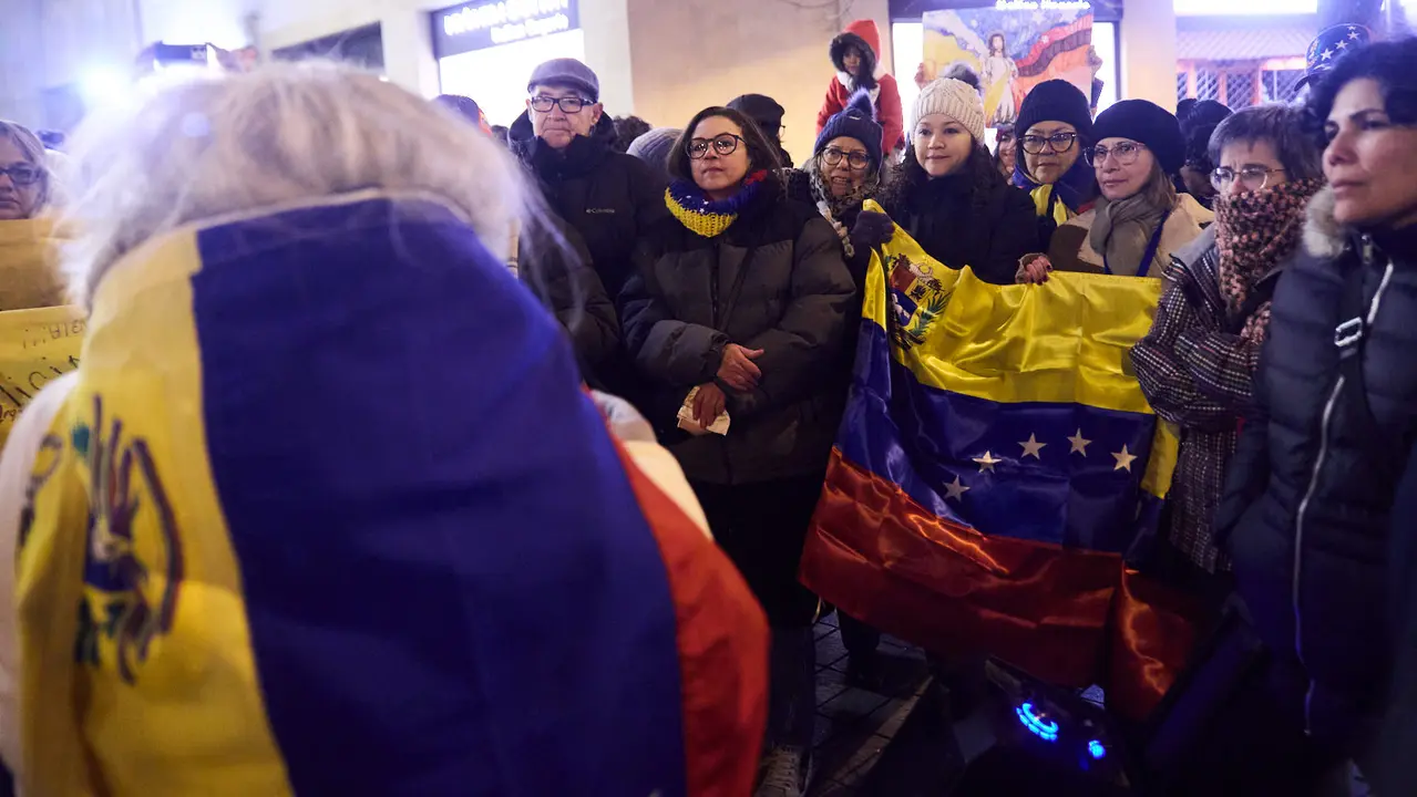 Varias personas de la comunidad venezolana en Navarra se concentran en Pamplona tras los &uacute;ltimos acontecimientos en su pa&iacute;s. I&Ntilde;IGO ALZUGARAY